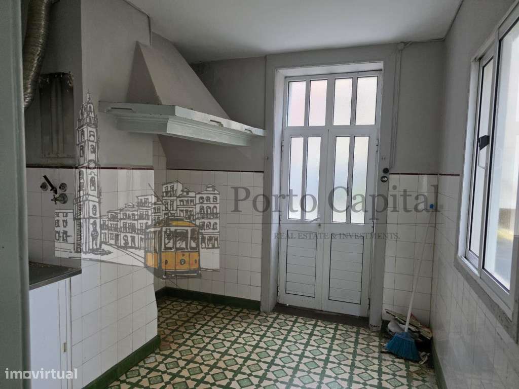 FANTASTICA OPORTUNIDADE DE INVESTIMENTO!
EXCELENTE MORADIA T12 COM... - Grande imagem: 4/20