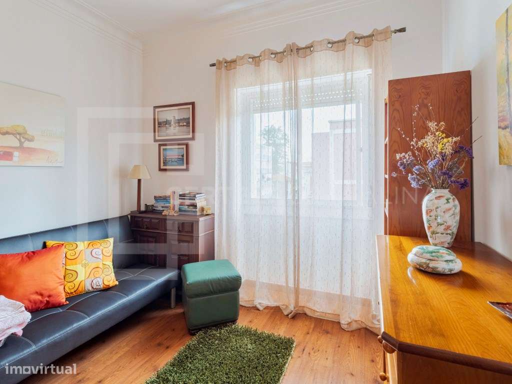 Apartamento T3 com varanda em gaveto no Barreiro-16