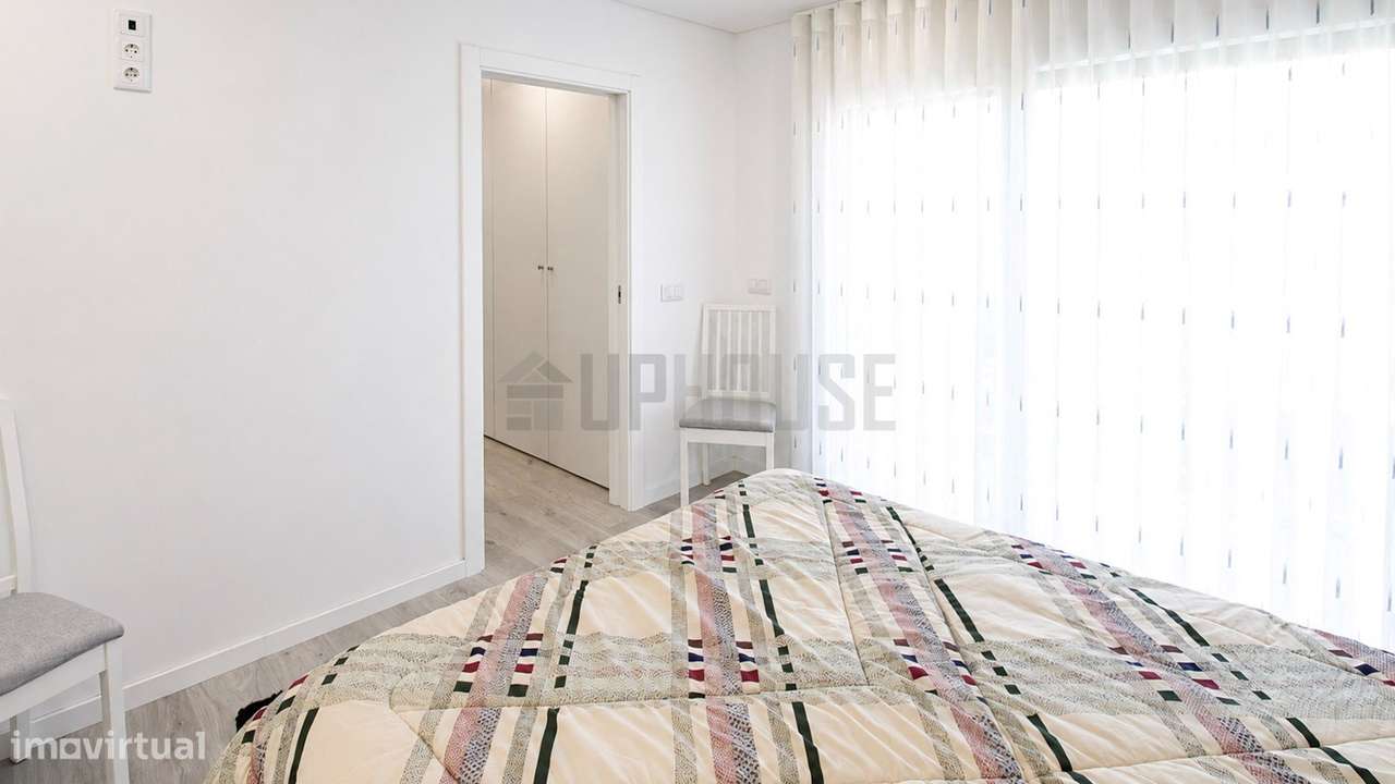 Apartamento T1 Recente com Garagem | Próximo do Politécnico-9