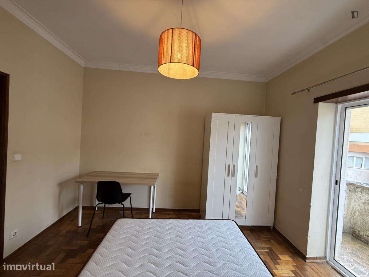 Quarto - localizado em Olivais Coimbra - Grande imagem: 2/9