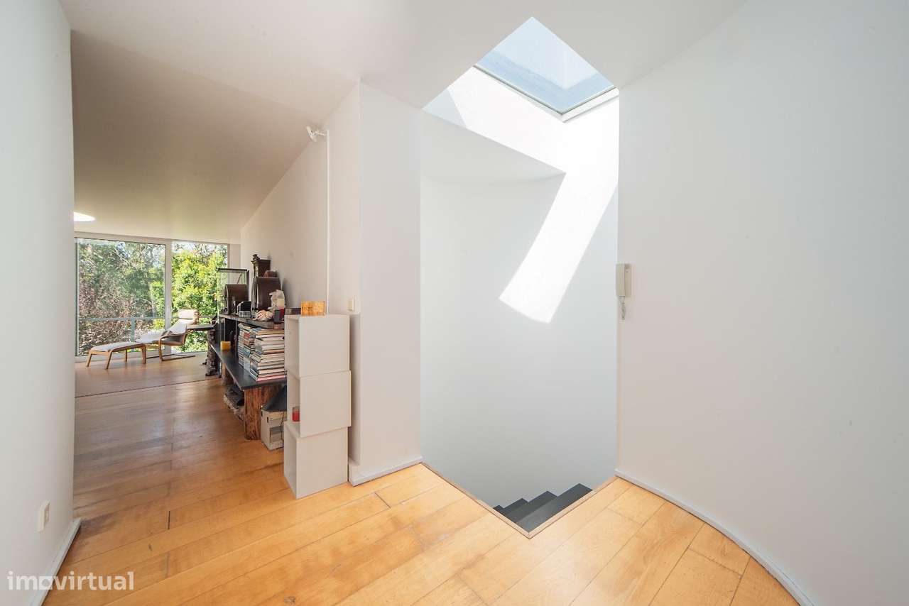 Moradia Contemporânea com Vista Mar e Piscina, Próxima da Beloura e Es-31