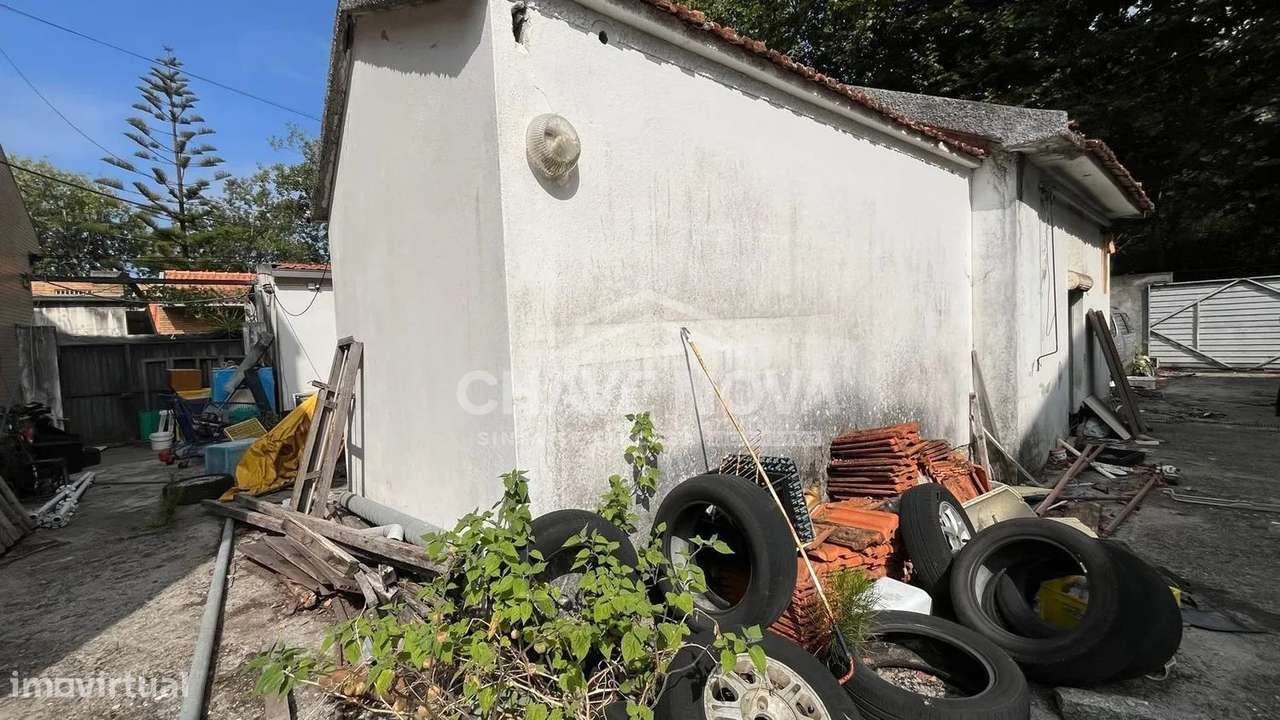 Espaço Comercial e Moradia Térrea a 5 Minutos da Praia de Francelos-6