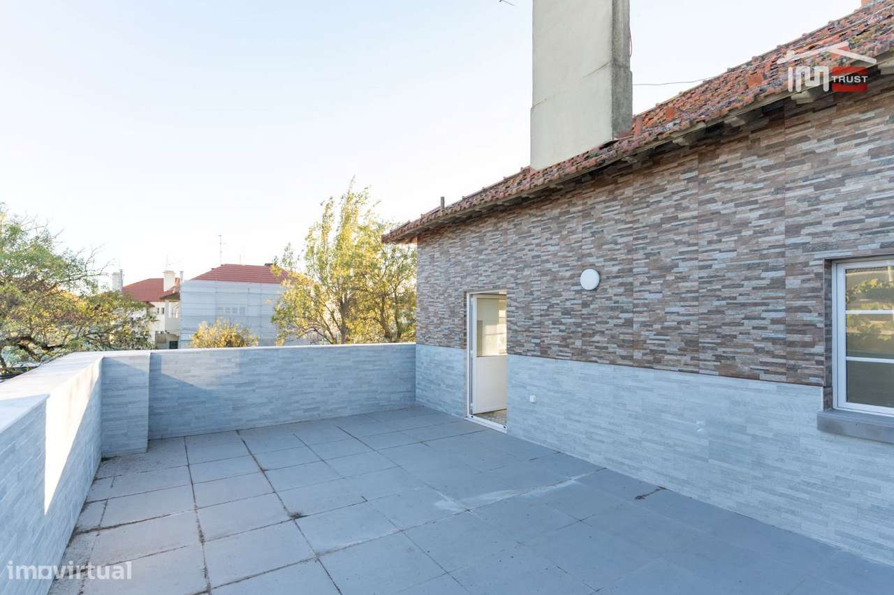 OPORTUNIDADE INVESTIMENTO - APARTAMENTO T4 CONVERTIDO EM T5 COM TER...-18