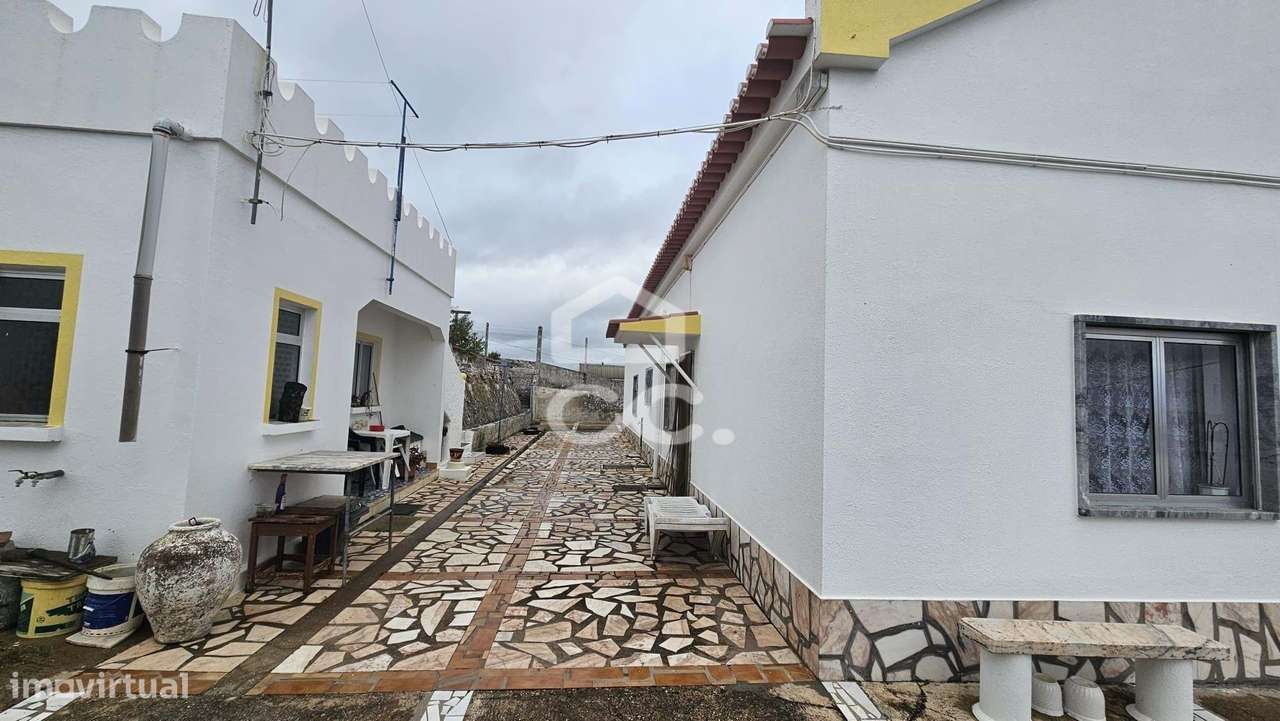 Moradia V4 com 174 M2, aproveitamento de sótão, garagem para 2 viatura-4