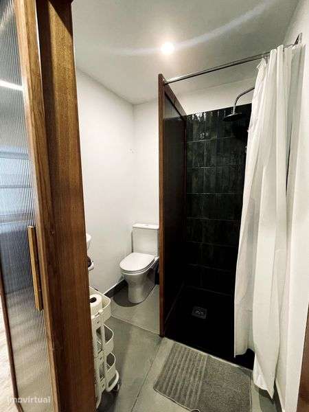 T0 Renovado em Alfama com Despesas Incluídas Até Abril 2026 - Grande imagem: 5/11