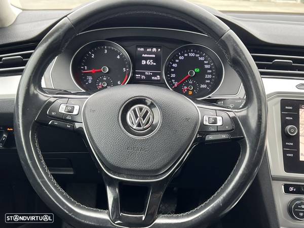 VW Passat Variant 1.6 TDI Highline DSG - 17