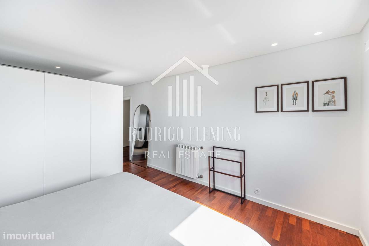 Moradia T4 com Jardim e Vista Mar - MIRAMAR-16