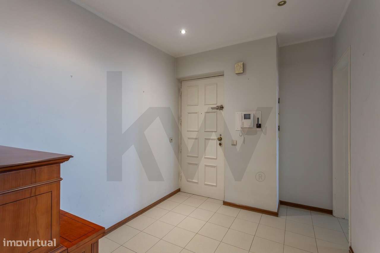 O seu novo lar no alto de Nova Oeiras — T3 com Vista Mar e Serra - Grande imagem: 4/43