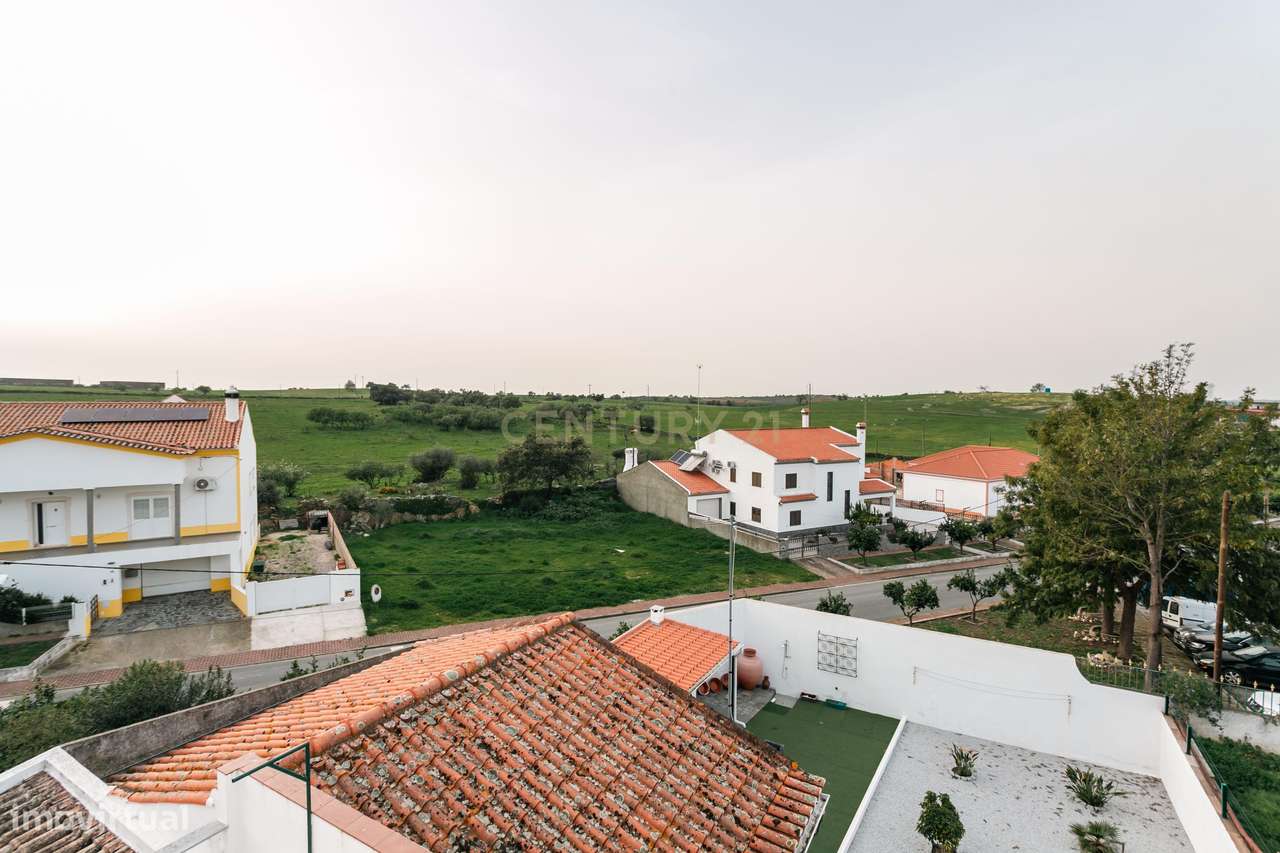Moradia T3 com Piscina na Aldeia da Granja-19