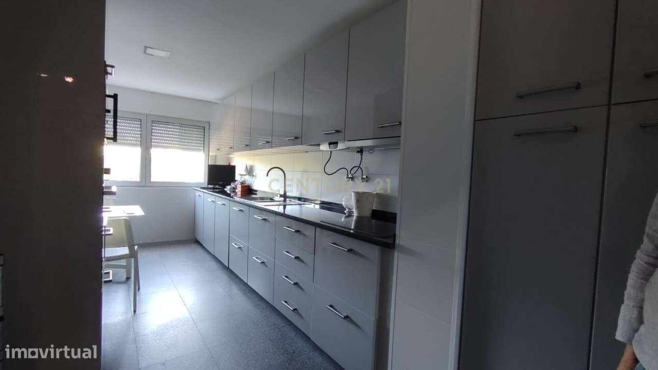 Magnífica propriedade T2 em Linda-A-Velha, Lisboa-10