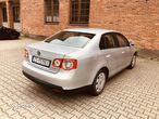 Volkswagen Jetta 1.6 Trendline - 5