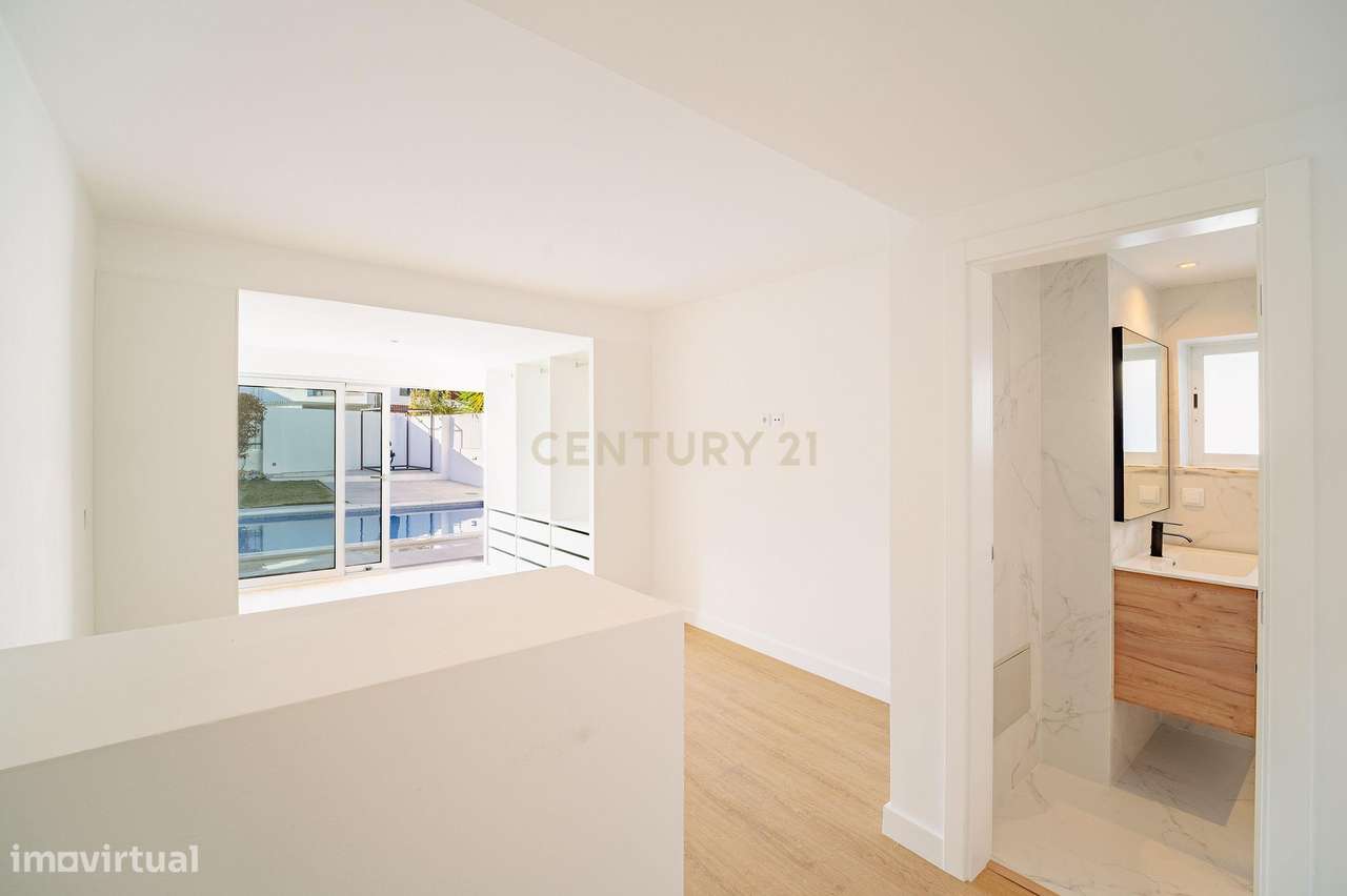 Moradia T6 com Piscina - Charneca de Caparica-17