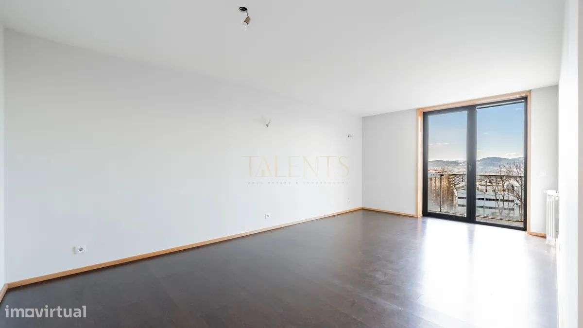 Apartamento T1 Azurém Guimaraes com Varanda Panorâmica-10