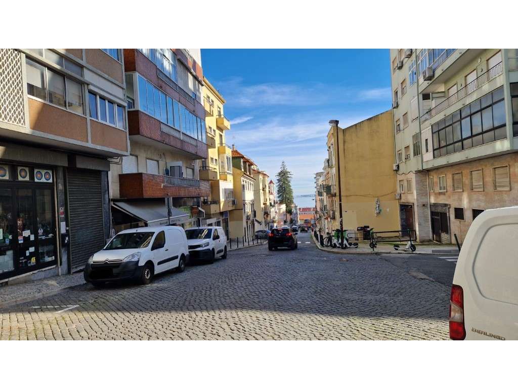 T1 em Santa Engrácia - São Vicente - Apartamento com Parqueamento e...-2