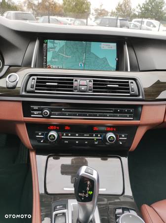 BMW Seria 5 520d Touring Luxury Line - 13