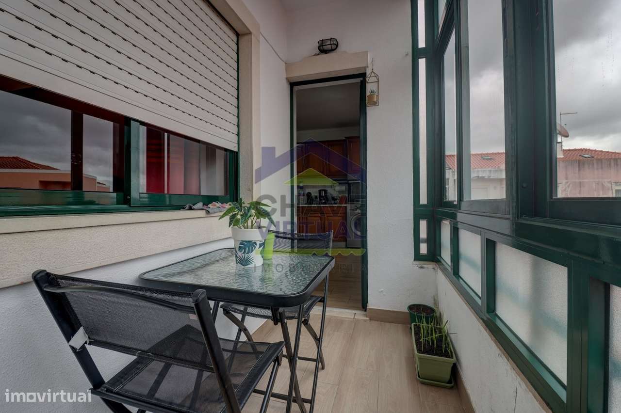 Apartamento T3 com Sótão Amplo - Centro Bombarral-20