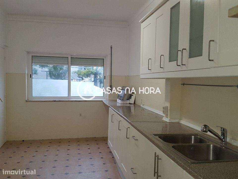 Pinhal Novo, T2 com logradouro semi-equipado - Grande imagem: 2/16