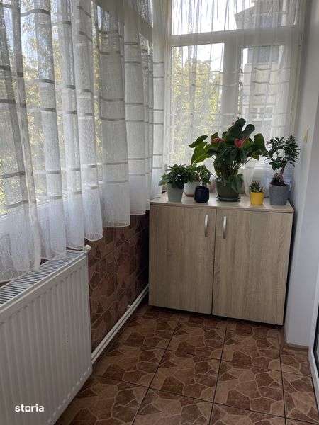 Vand apartament 2 camere, decomandat, etaj 3/4 - Imagine principală: 5/8