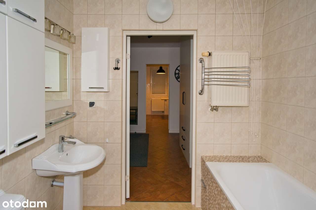 Mieszkanie położone na II piętrze w kameralnym budynku !-7