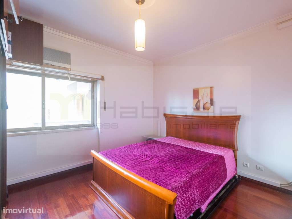 T4 com parqueamento e arrecadação a 2 min. do metro do Lumiar-22