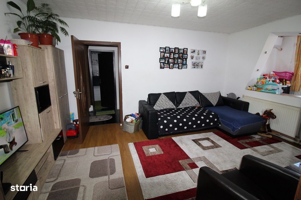 Vând apartament 2 camere în Hunedoara, zona M4-Câmpului, etaj 2