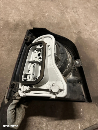 VW POLO IV 9N LIFT LAMPA TYLNA PRAWA KOMPLETNA - 2