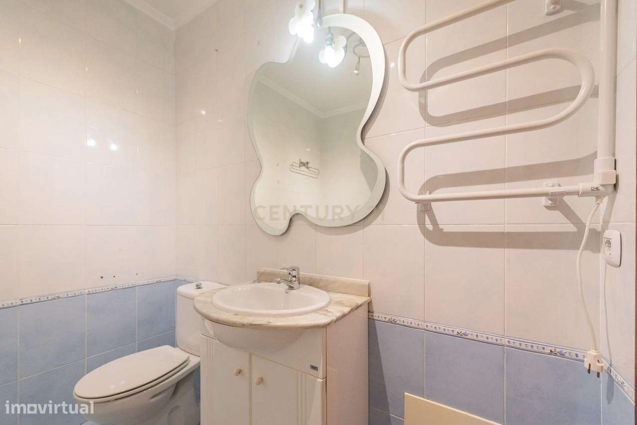 Excelente apartamento T2 com parqueamento em Rio de Mouro-19