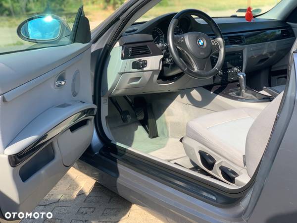 BMW Seria 3 320i - 7