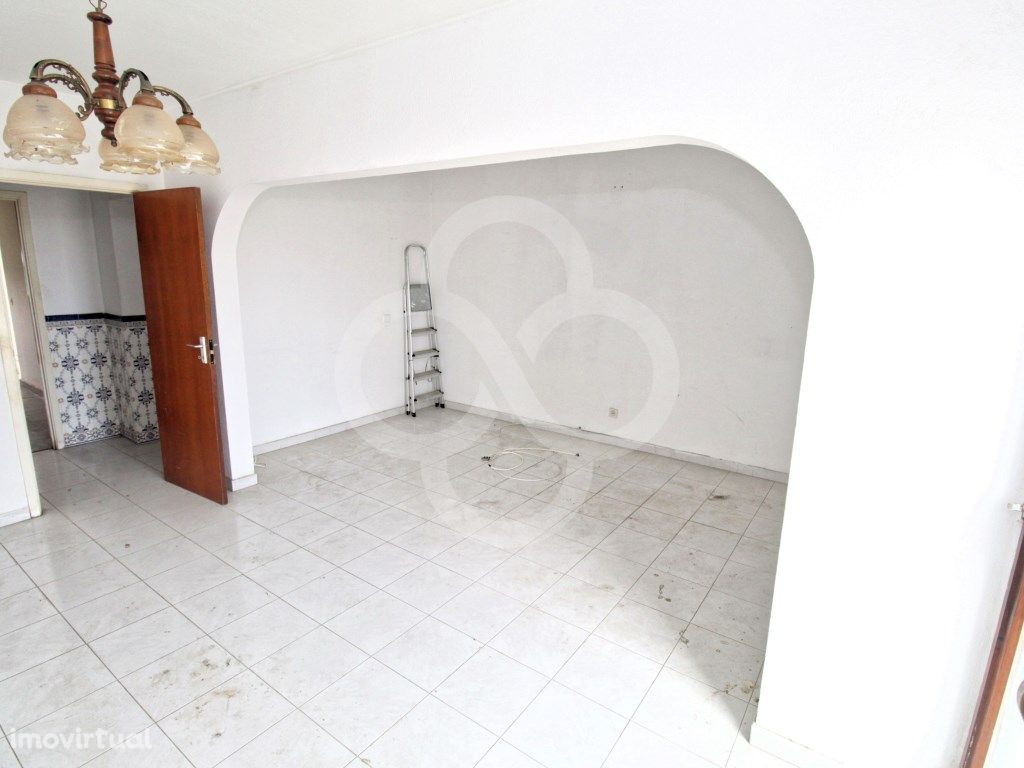 Apartamento T3 com 85 m2 no Vale da Amoreira na Moita