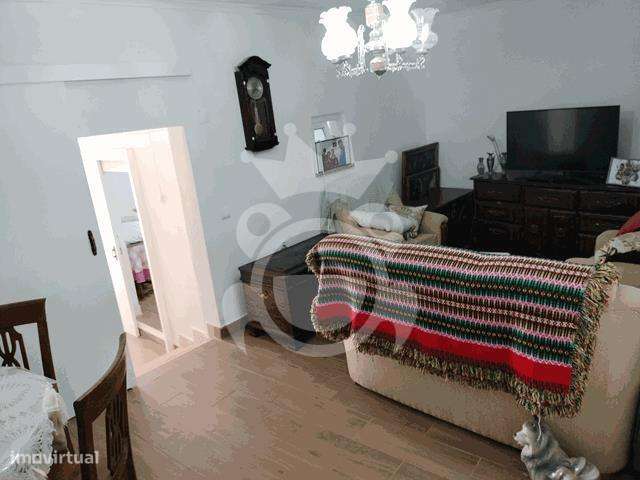 Moradia renovada com grande quintal - Perolivas-7