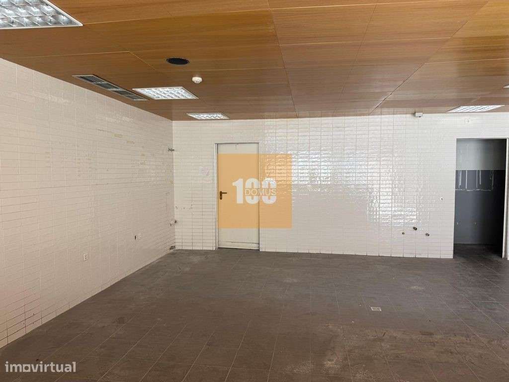 Loja de excelência junto à Rotunda da Boavista - Grande imagem: 3/26