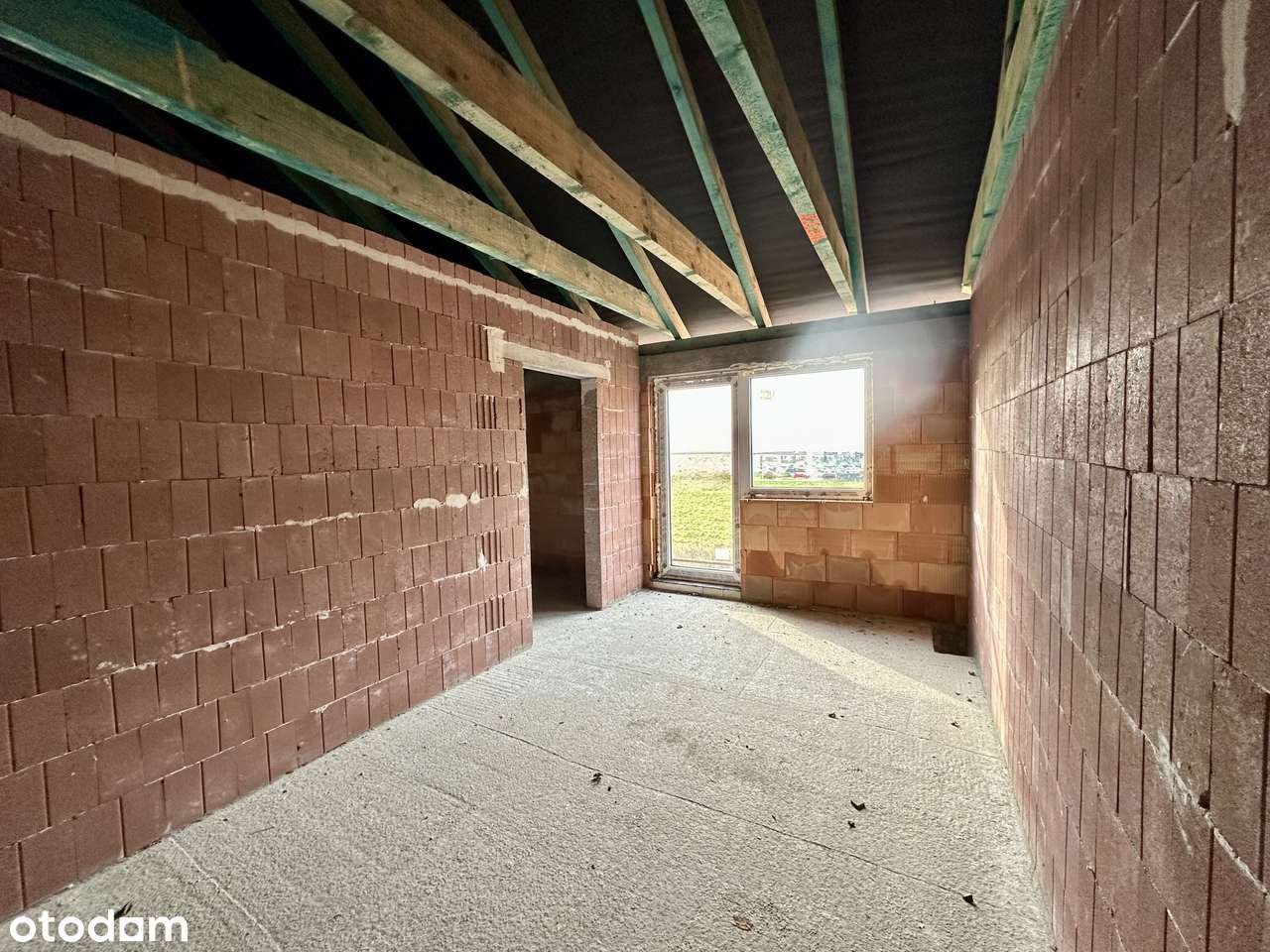 Tak tanio dawno nie było USTAWNA kawalerka w balkonem z niskiej cenie.-4