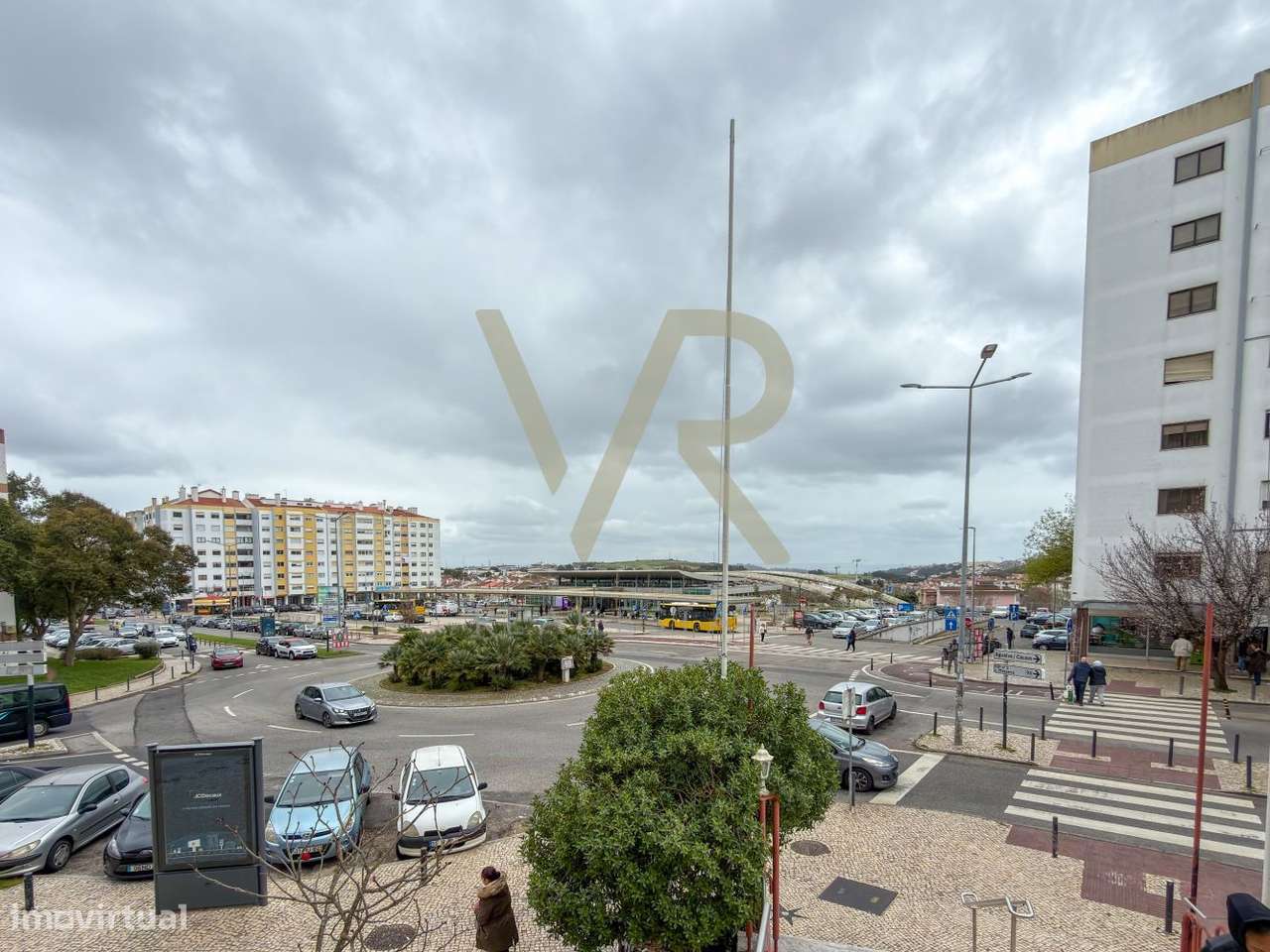 Oportunidade em Massamá: T3 Luminoso a 3 Minutos da Estação-29