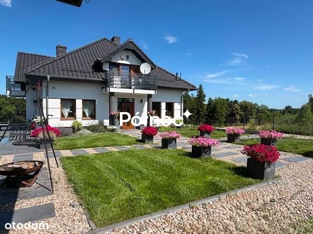 Dom w okolicy Gdańska, nad jeziorem. Kolbudy