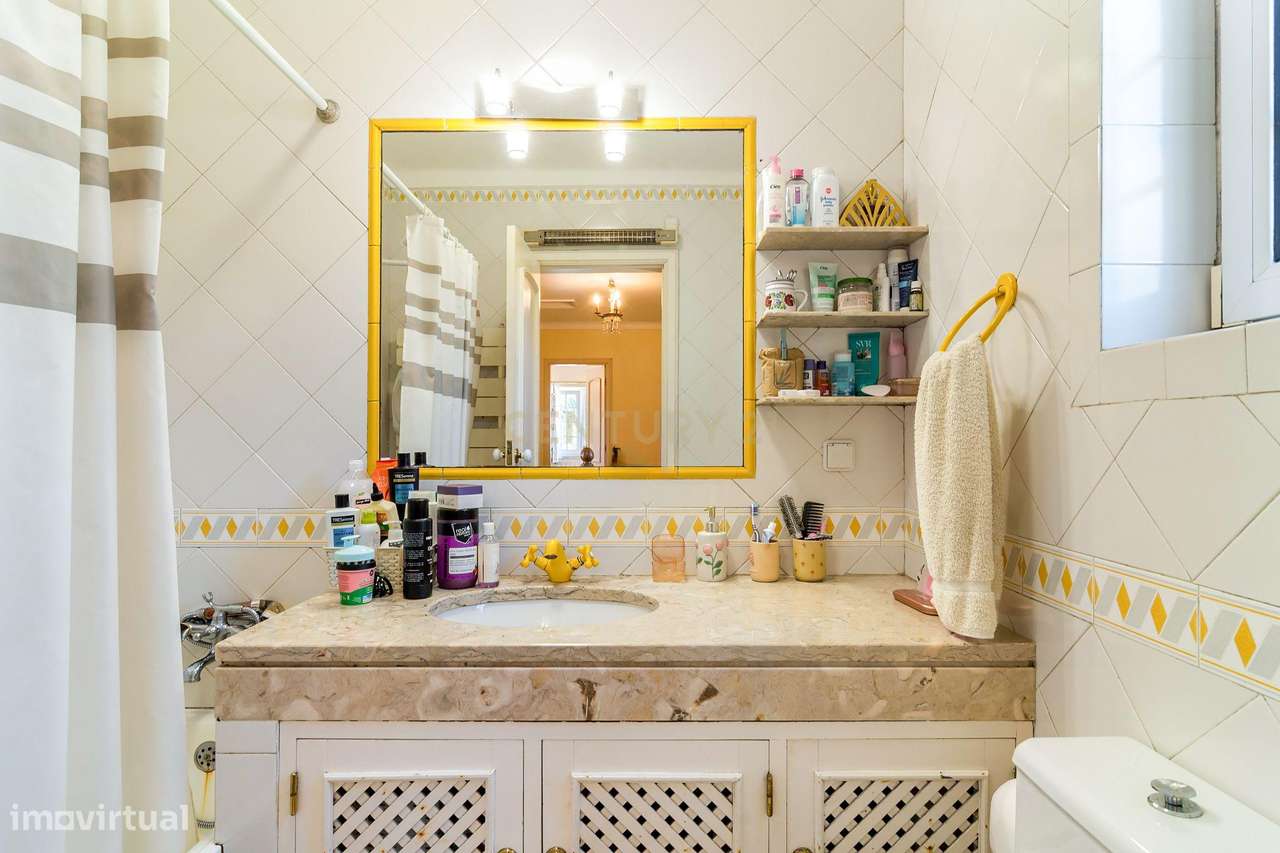 Quinta de 14000m2 com moradia T4 e piscina | Sintra-22