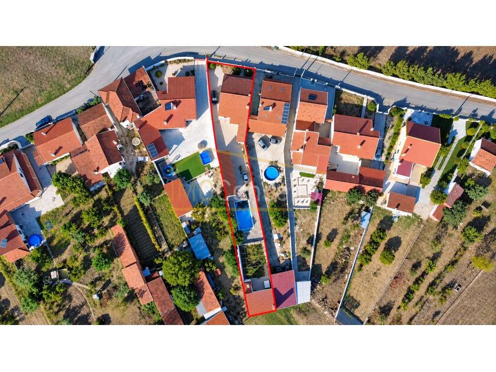 MORADIA T3 COM 2 ANEXOS| PISCINA| EXCELENTE LOCALIZAÇÃO E POTENCIAL...-34