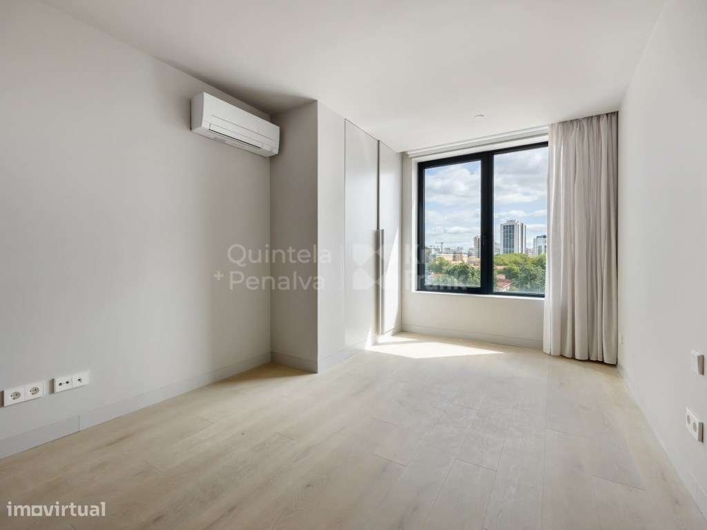 Apartamento T2 com estacionamento à venda nas Avenidas Novas-22