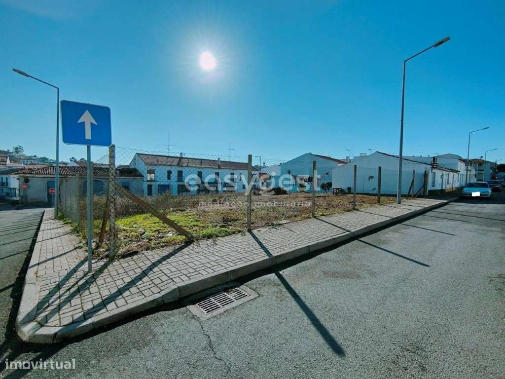 Moradias e Terrenos Urbanos em Zona Privilegiada da vila de Aljustrel - Grande imagem: 4/12