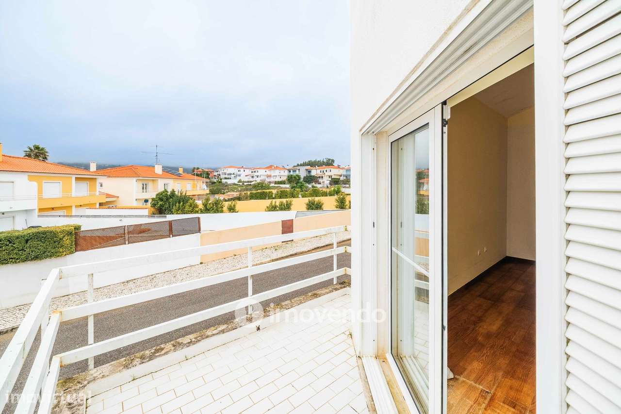 Moradia T5+2 com garagem, em condomínio com piscina, em Murches-32