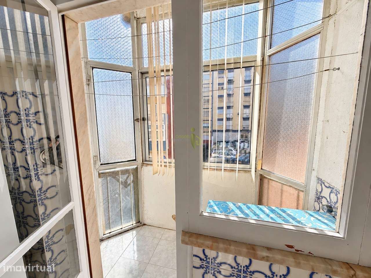 Apartamento T2 com Varanda, Elevador  | Junto a Comércio, Escolas e Tr-19