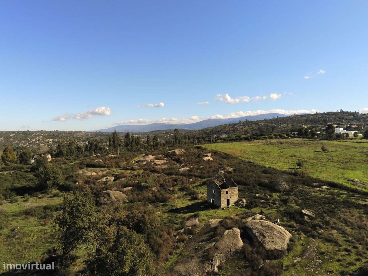 Quinta com Ruina, terreno 5,75Ha, a confrontar com ribeiro-1