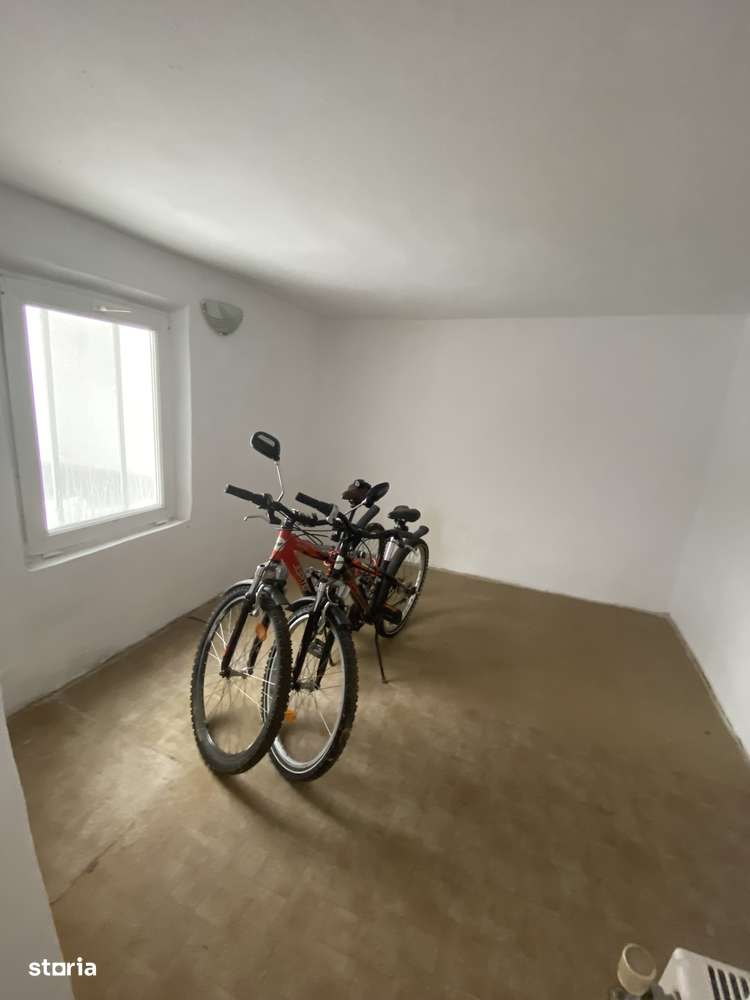 Casa, construită 2004, preț 120000€ zona f buna-8