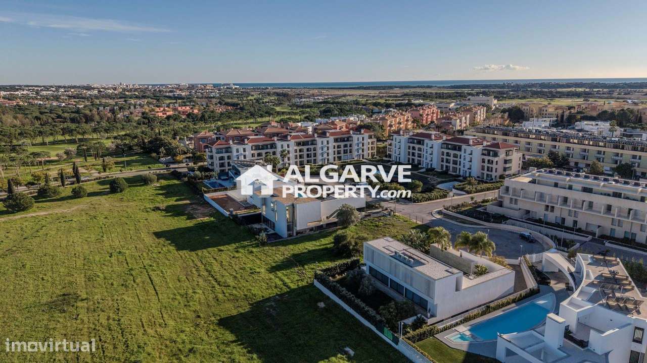 Lote de Terreno Premium Virado a Sul para Venda no Centro de Vilamoura - Grande imagem: 5/13