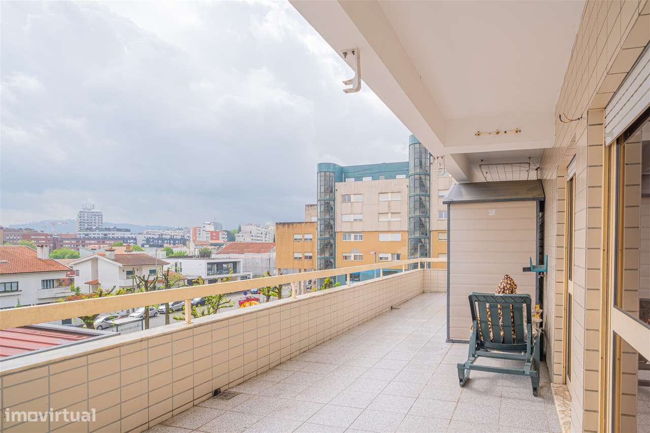Apartamento T4 em Barcelos – Espaço, Conforto e Excelente Varanda!-33