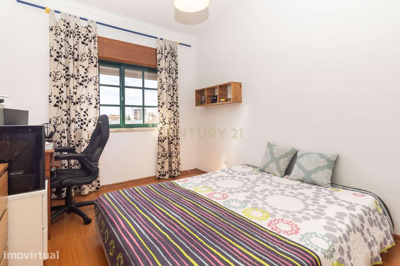Apartamento T2 com Parqueamento, Elevador, Pronto a Habitar – Uma Opor-25