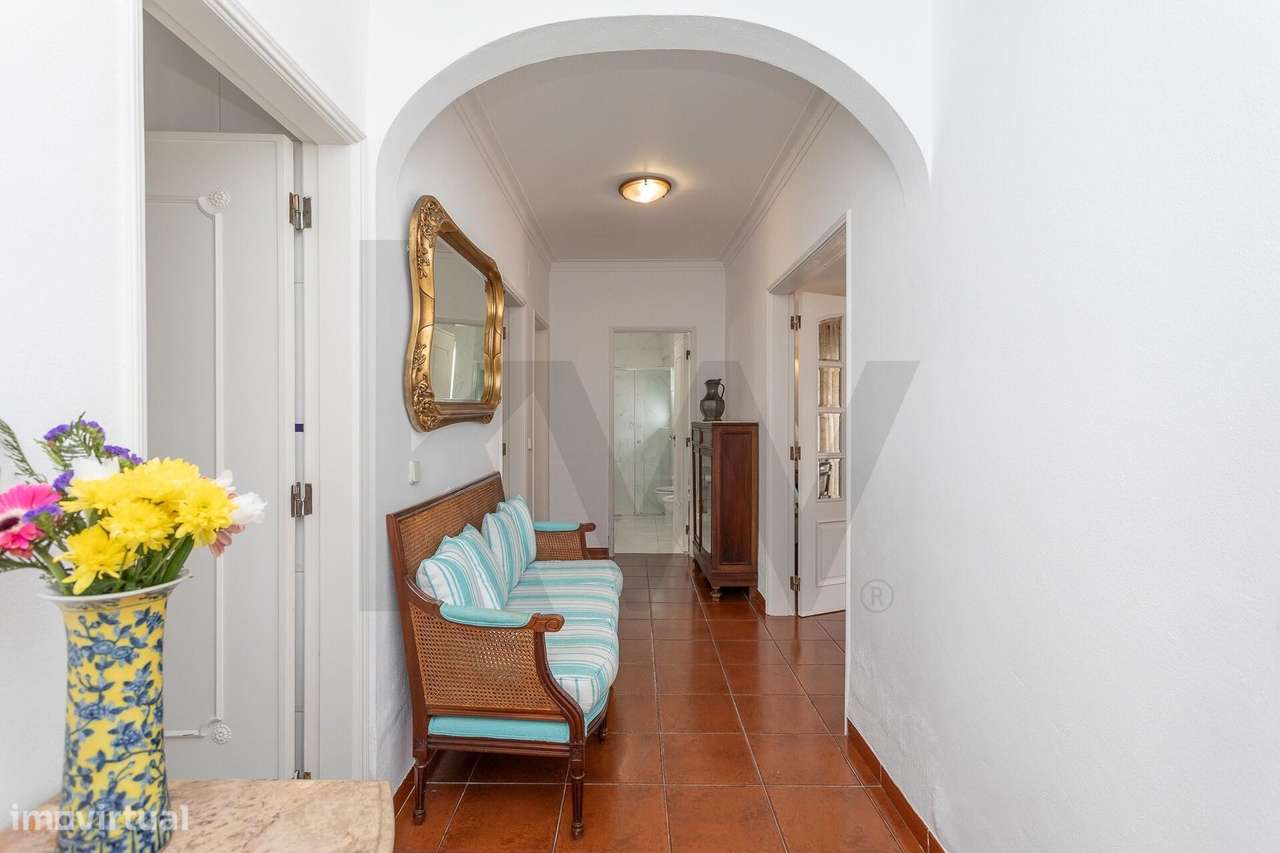 "Luz e Amplitude: O seu Novo T2 com Varanda no Coração de Carcavelos." - Grande imagem: 2/22