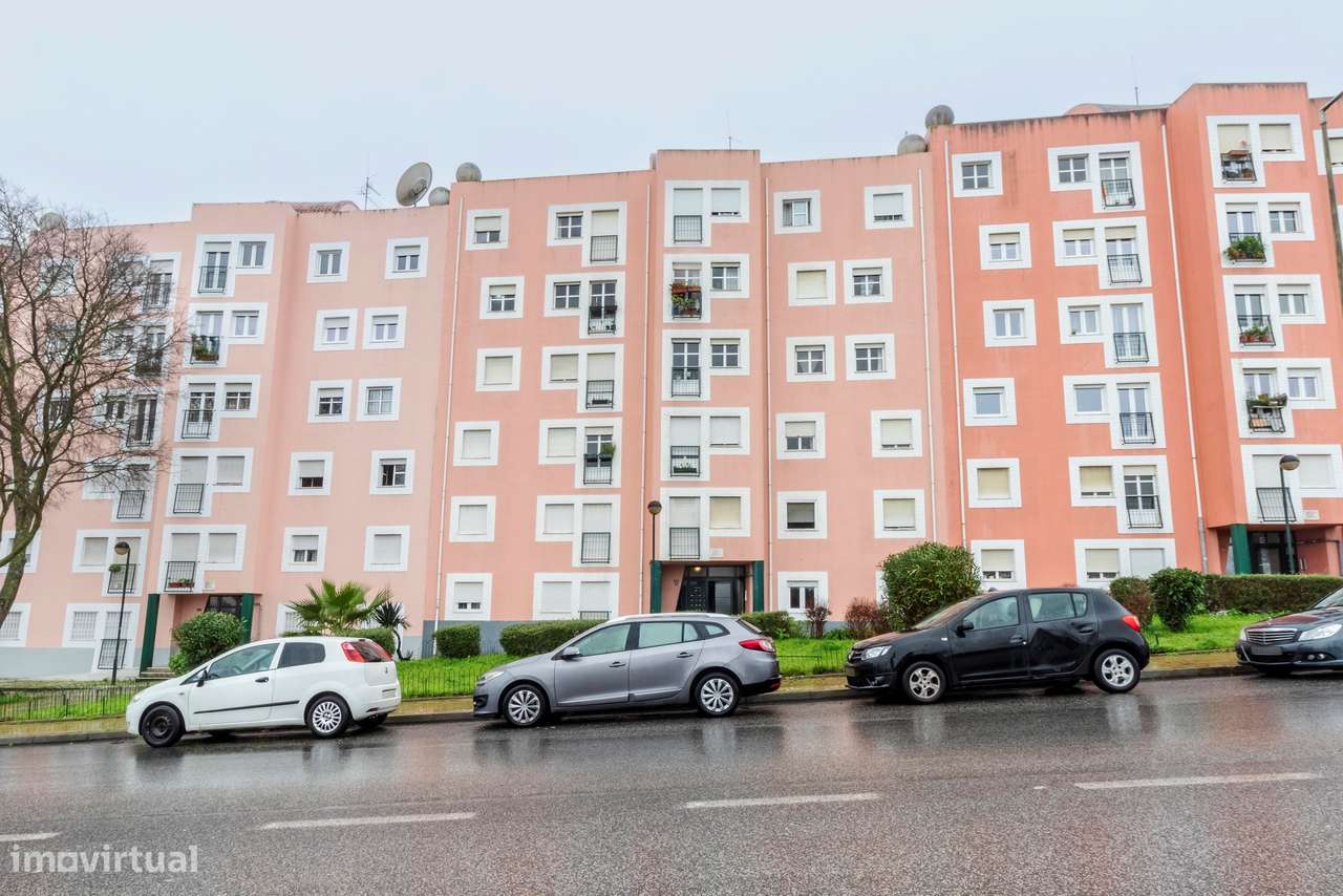 Apartamento T2 Remodelado em Marvila, Lisboa-23