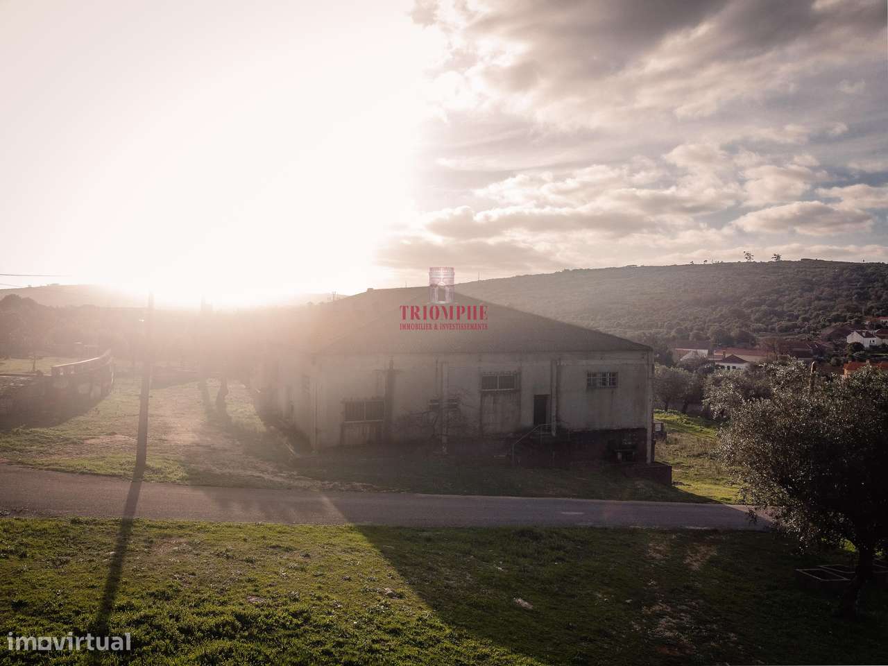 Armazém Industrial 2.100m2 de Terreno, Mendiga, Porto de Mós - Grande imagem: 5/12