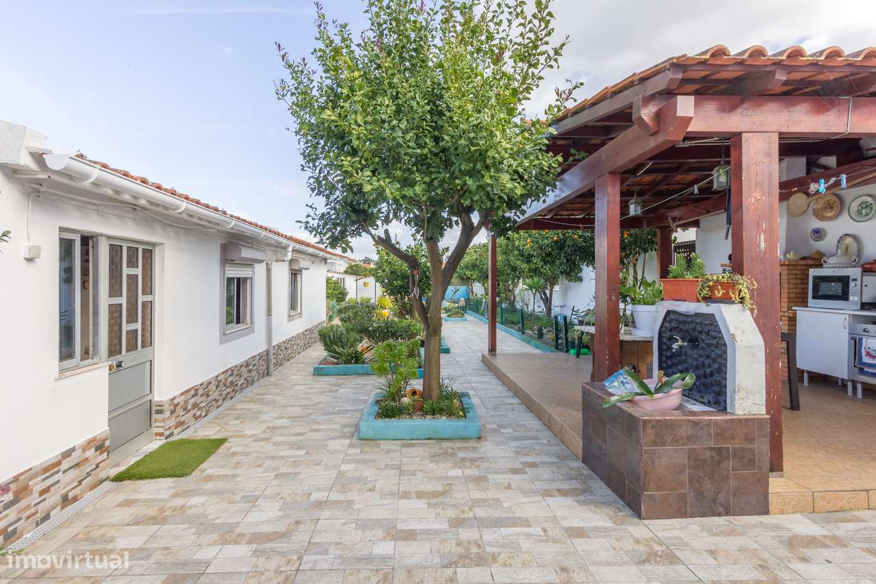 Moradia T2 com piscina e com Anexo T1 em Fernão Ferro, Seixal-20