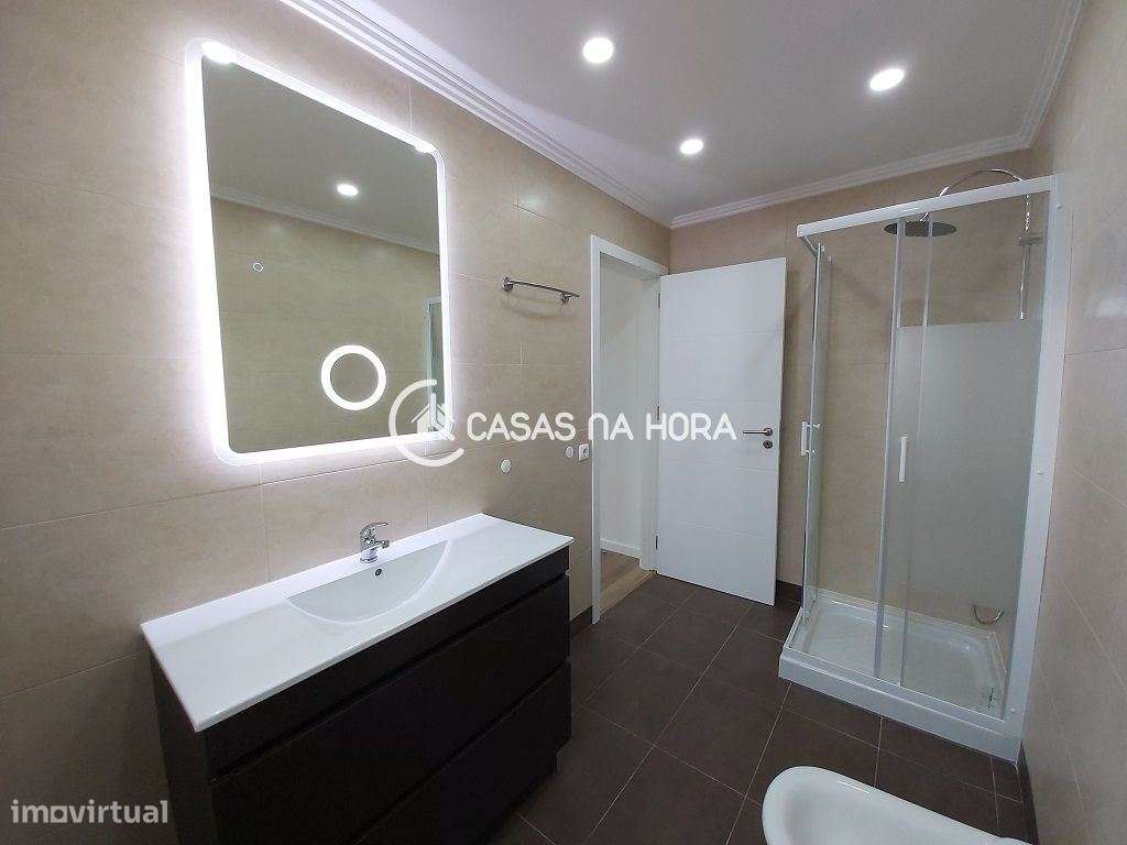 EXCELENTE MORADIA V3 + 1  3 Pisos  REMODELADA  Próximo ao Centro da...-17